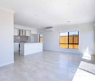 Brand New Family Home in Prime Tarneit! - Photo 2