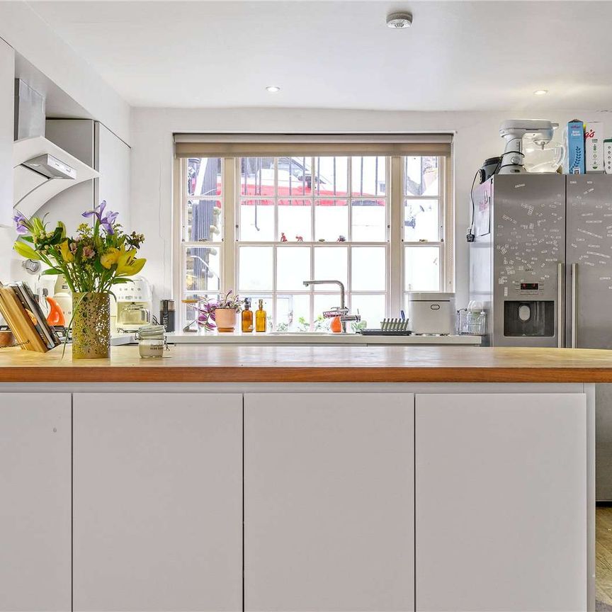 A charming family house situated in the heart of Islington. - Photo 1