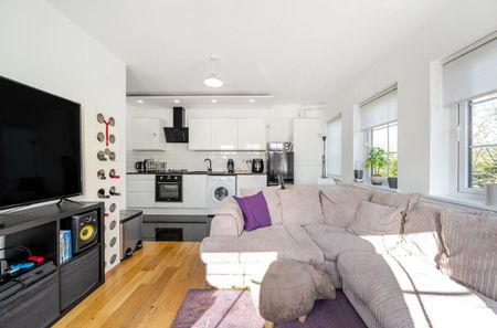 Limetree Court, CM23, Bishop`S Stortford - Photo 3