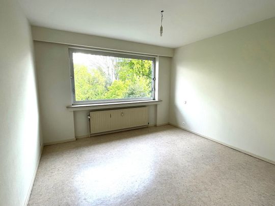 Appartement gelegen op de derde verdieping in de directe nabijheid van het centrum van Strombeek. - Foto 1