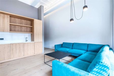 A fantastic newly converted 2 bedroom apartment with a spacious open plan living and dining area. - Photo 2