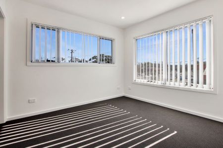 As New Townhouse in Prime Location! - Photo 5