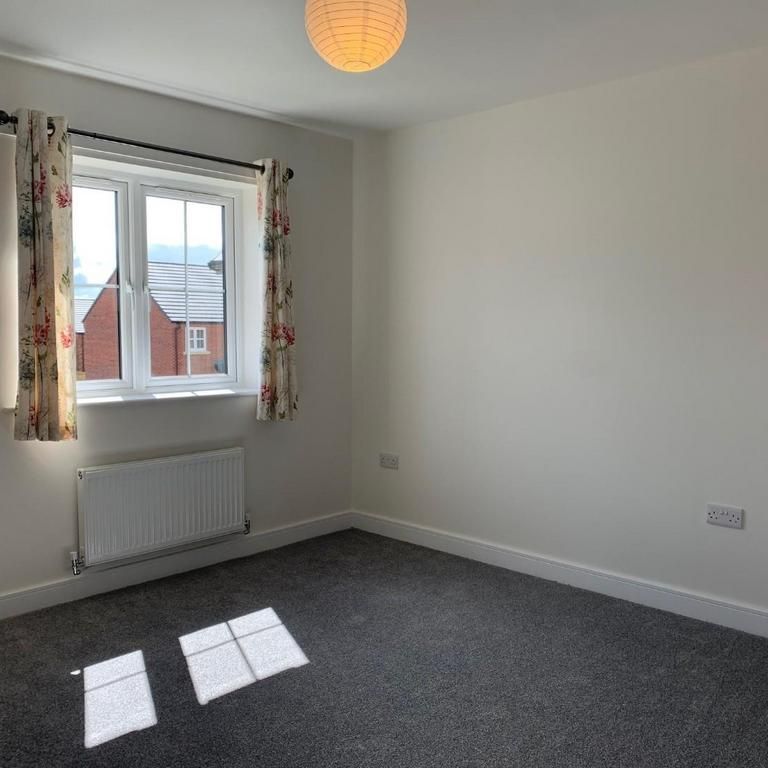 3 bedroom semi-detached house to rent - Photo 1