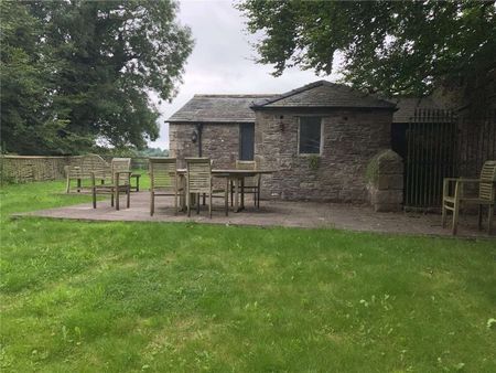 A beautifully presented detached three-bedroom residence, constructed in traditional slate and stone, set within generous landscaped gardens in the highly desirable town of Cockermouth - Photo 2