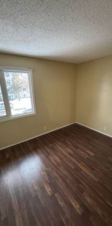 Townhome for rent $1650. 3 Bedroom/ 1.5 bathroom - Photo 1