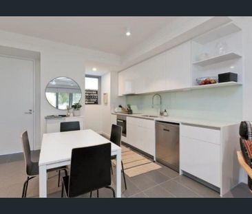 Fully Furnished Beachside Apartment 6 Month Lease - Photo 4