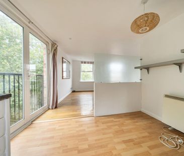 2 bedroom flat to rent - Photo 3