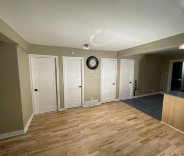 Grand logement 4 1/2 avec cour à louer à Châteauguay - Photo 2