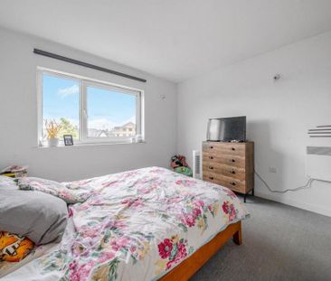 2 bedroom penthouse to rent - Photo 2