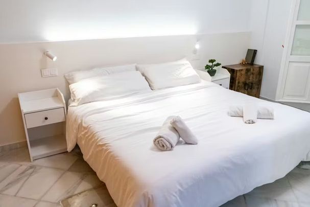 Calle Rodrigo de Triana, Sevilla, Andalusia 41010 - Photo 1