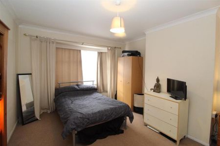 3 bedroom private hall to rent - Photo 4