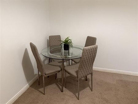 3 bedroom flat to rent - Photo 3