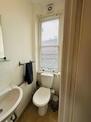 Room in a Shared House, Bush Road, SE8 - Photo 5