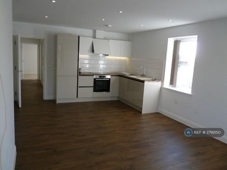 2 bedroom flat to rent - Photo 2