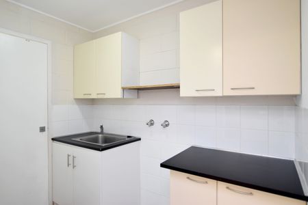 MODERN COMFORT MEETS EVERYDAY CONVENIENCE - WELCOME TO 5/4 LAMINGTON DRIVE! - Photo 3