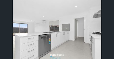 Luxury Living in a Peaceful Family Estate - Photo 2