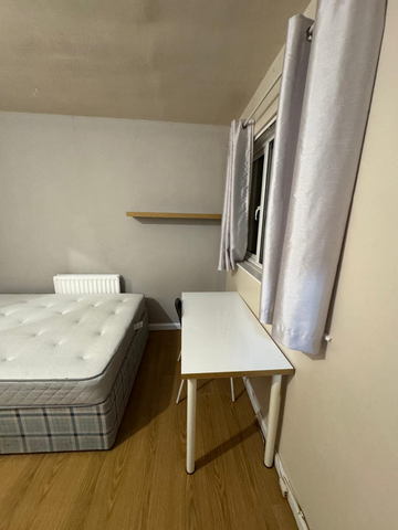 1 bedroom in a house share to rent - Photo 3