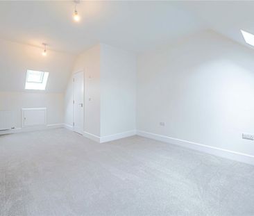 4 bed Semi Detached House for rent - Photo 5