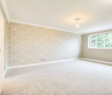 A detached 4 bedroom family home with a double garage and driveway ... - Photo 5