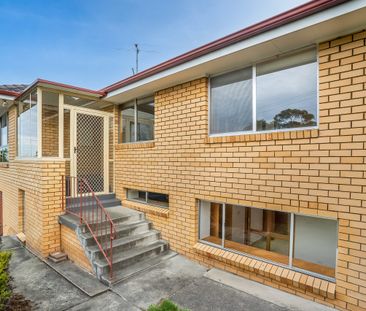 Expansive Family Home including a self-contained 2 bedder - Photo 3