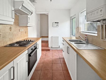 3 bedroom end of terrace house to rent - Photo 4