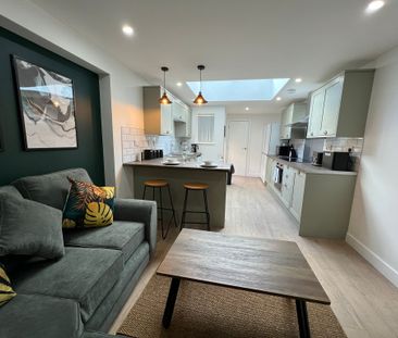 Augustus Road Room 4 - Photo 4