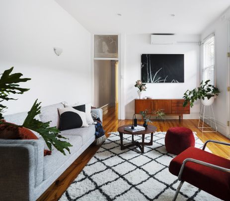 Well presented Contemporary Living with Victorian Charm - Photo 1