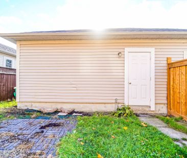 For Lease - 407 Hollandview Trail, Aurora, Ontario - Photo 2