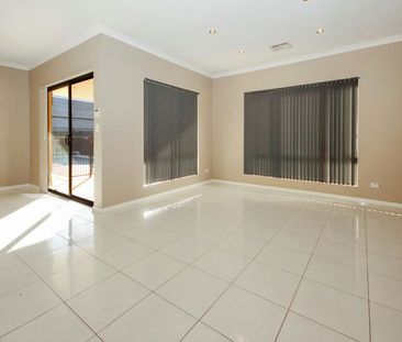 Spacious Family Home + Pool! - Photo 2