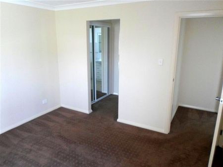 UNIQUE AND IMMACULATE FAMILY HOME - Photo 3