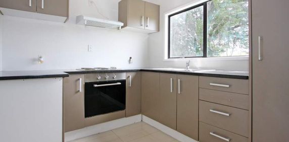 Spacious 3-Bedroom Home in Clendon Park - Photo 2