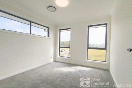 “Park front 4-bedroom family home in the Heart of Colebee - Walk to Shops” - Photo 4