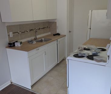 For Lease - 41 Huron Heights Drive Unit# 8, Newmarket, Ontario - Photo 5