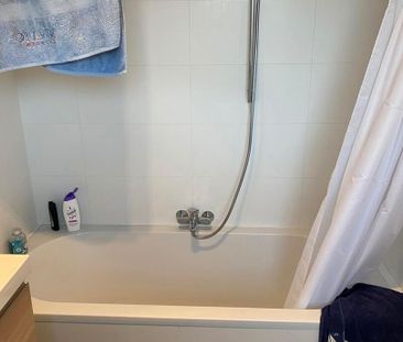 Recent (2018) 2-gevel woning met garage, gelegen in het centrum van... - Photo 2