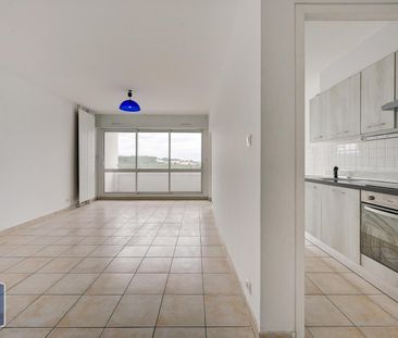 Location Appartement 4 pièces 81m² MARTIGUES 13500 - Photo 2