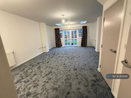 3 bedroom end of terrace house to rent - Photo 4