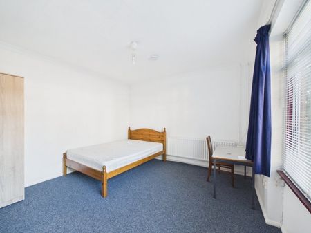Elmbank Avenue, Englefield Green, Egham,TW20 - Photo 4