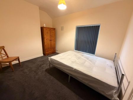 5 bedroom terraced house to rent - Photo 4