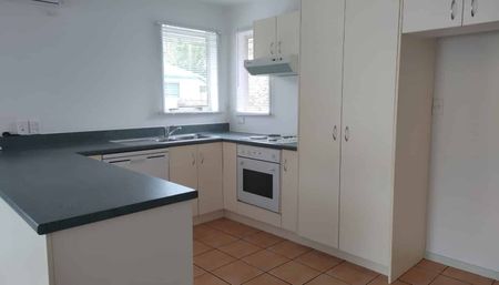 Tidy three Bedroom home - Photo 3