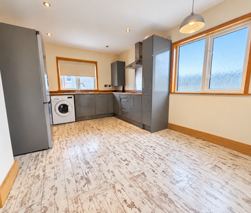 4 bedroom semi-detached house to rent - Photo 3