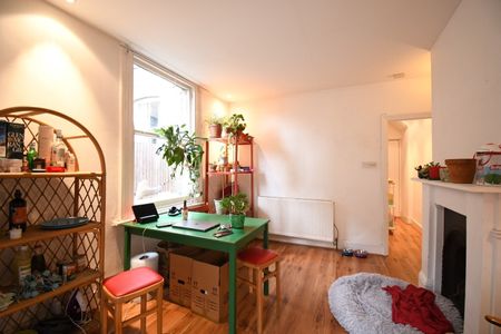 2 Bed Flat, Albert Road, E10 - Photo 3