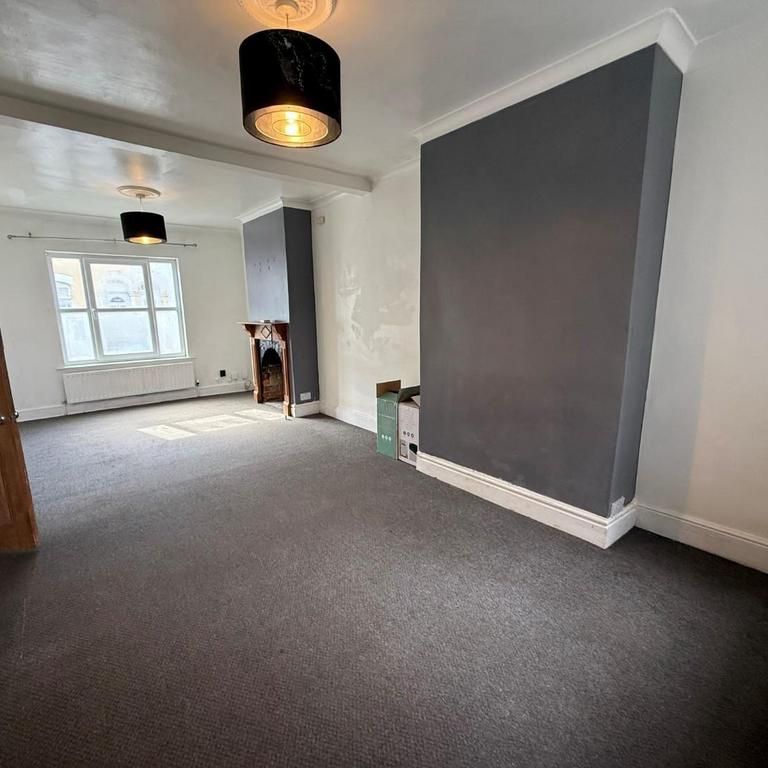 2 bedroom end of terrace house to rent - Photo 1