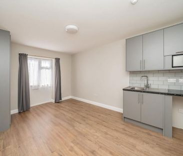 Studio to rent - Photo 2
