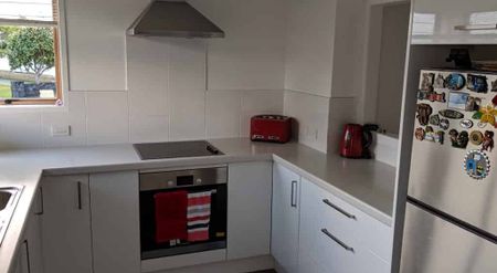Lovely home in Onehunga - Photo 4