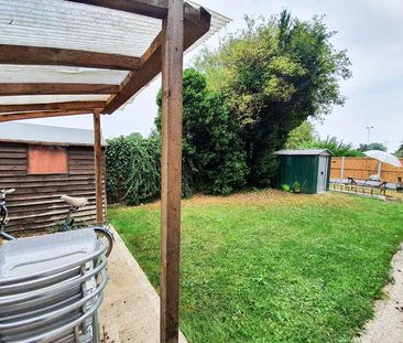 Room, St Fabians Drive, Chelmsford, CM1 - Photo 2