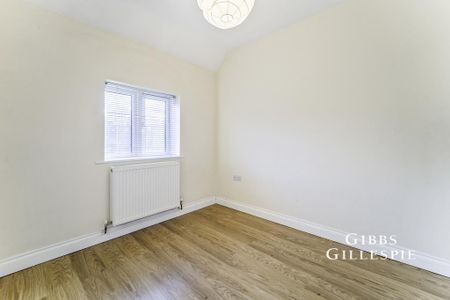 3 bedroom flat to rent - Photo 4