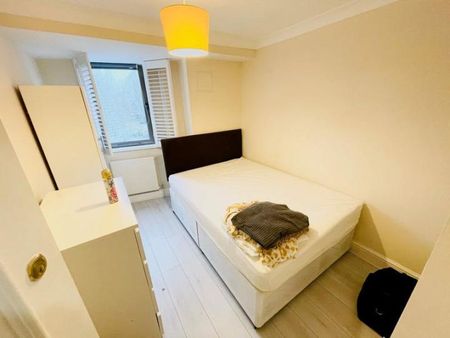 1beds Apartment - Photo 2