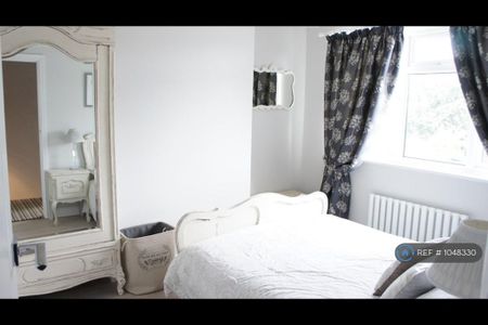 3 bedroom terraced house to rent - Photo 4