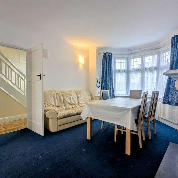 St. Brides Avenue, Edgware, HA8 - Photo 1