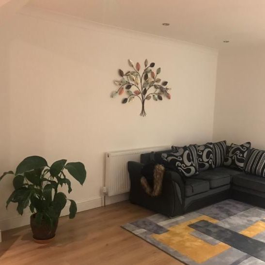 Room in a Shared House, Osterley Gardens, CR7 - Photo 1